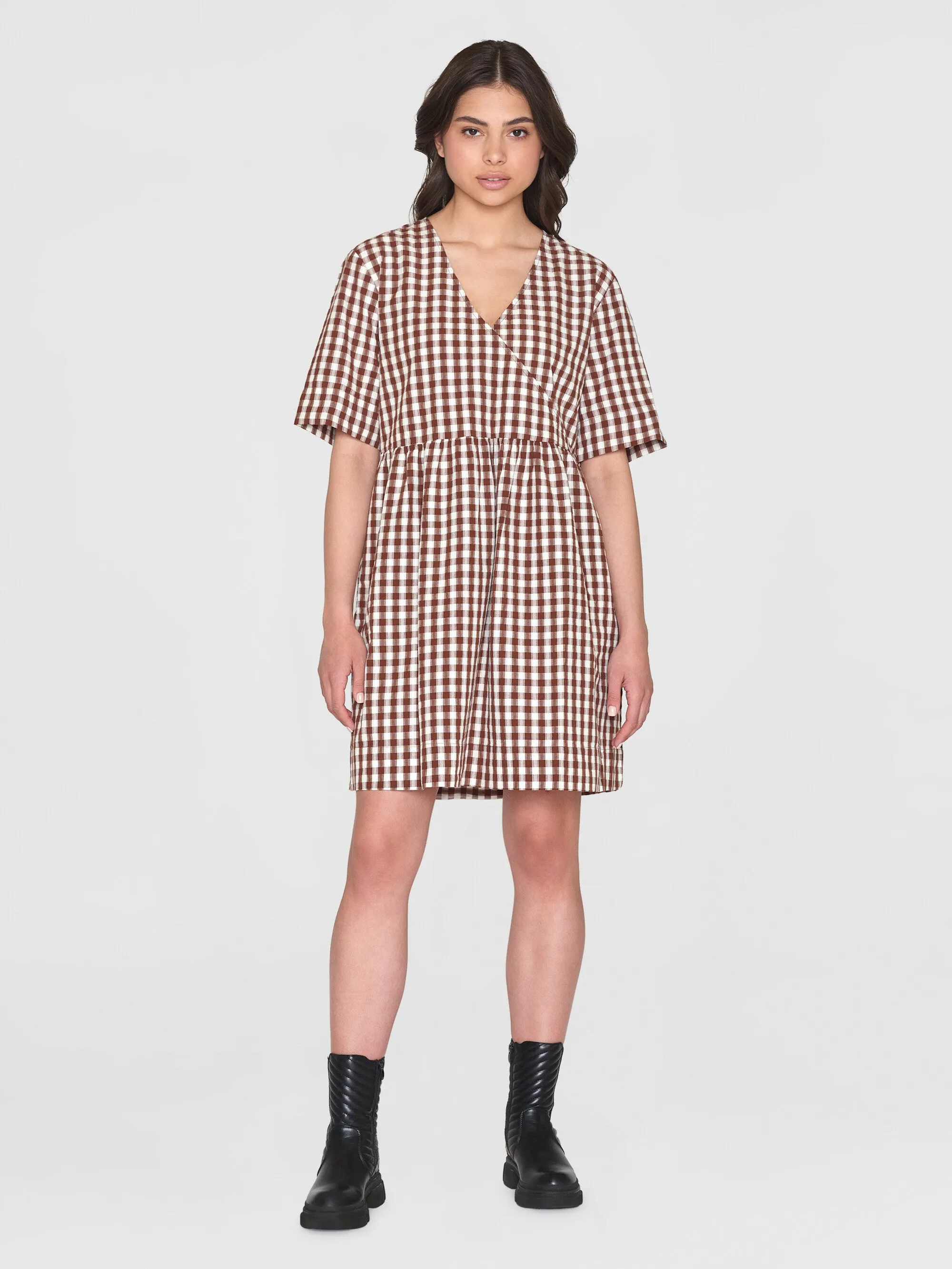 Cross over A-shape seersucker checkered dress - GOTS/Vegan - Brown check