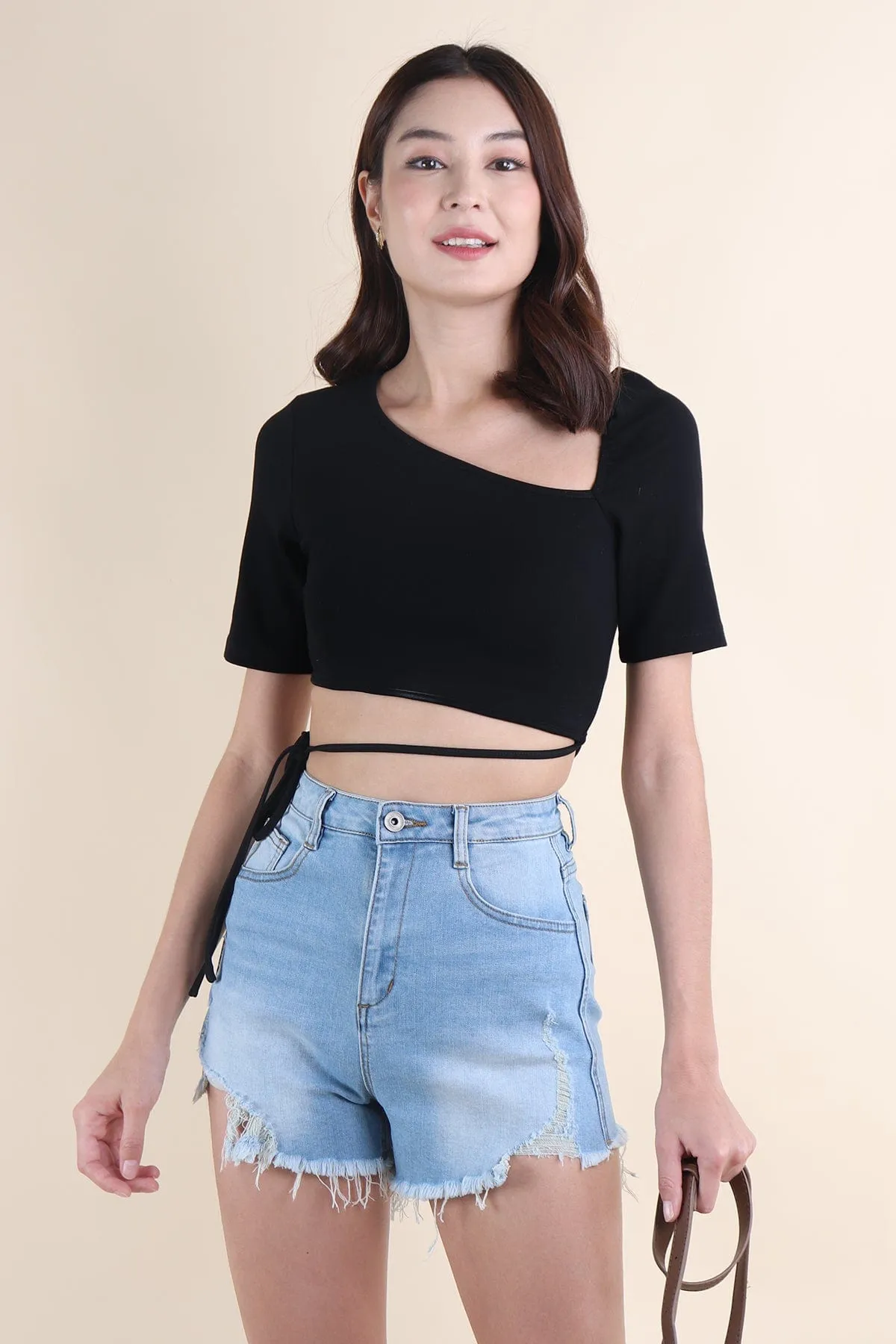 EVERDEEN TOGA TOP IN BLACK