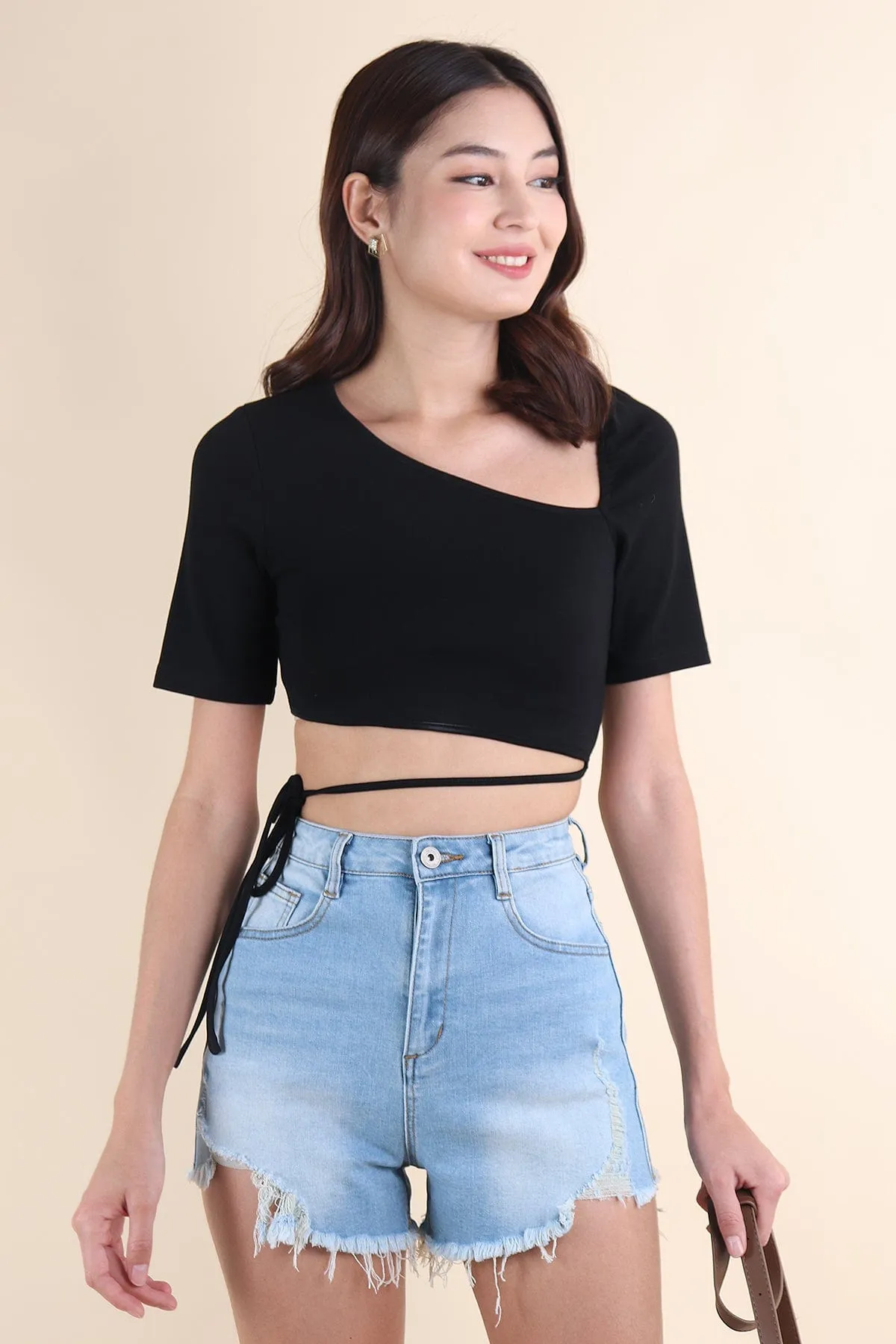 EVERDEEN TOGA TOP IN BLACK