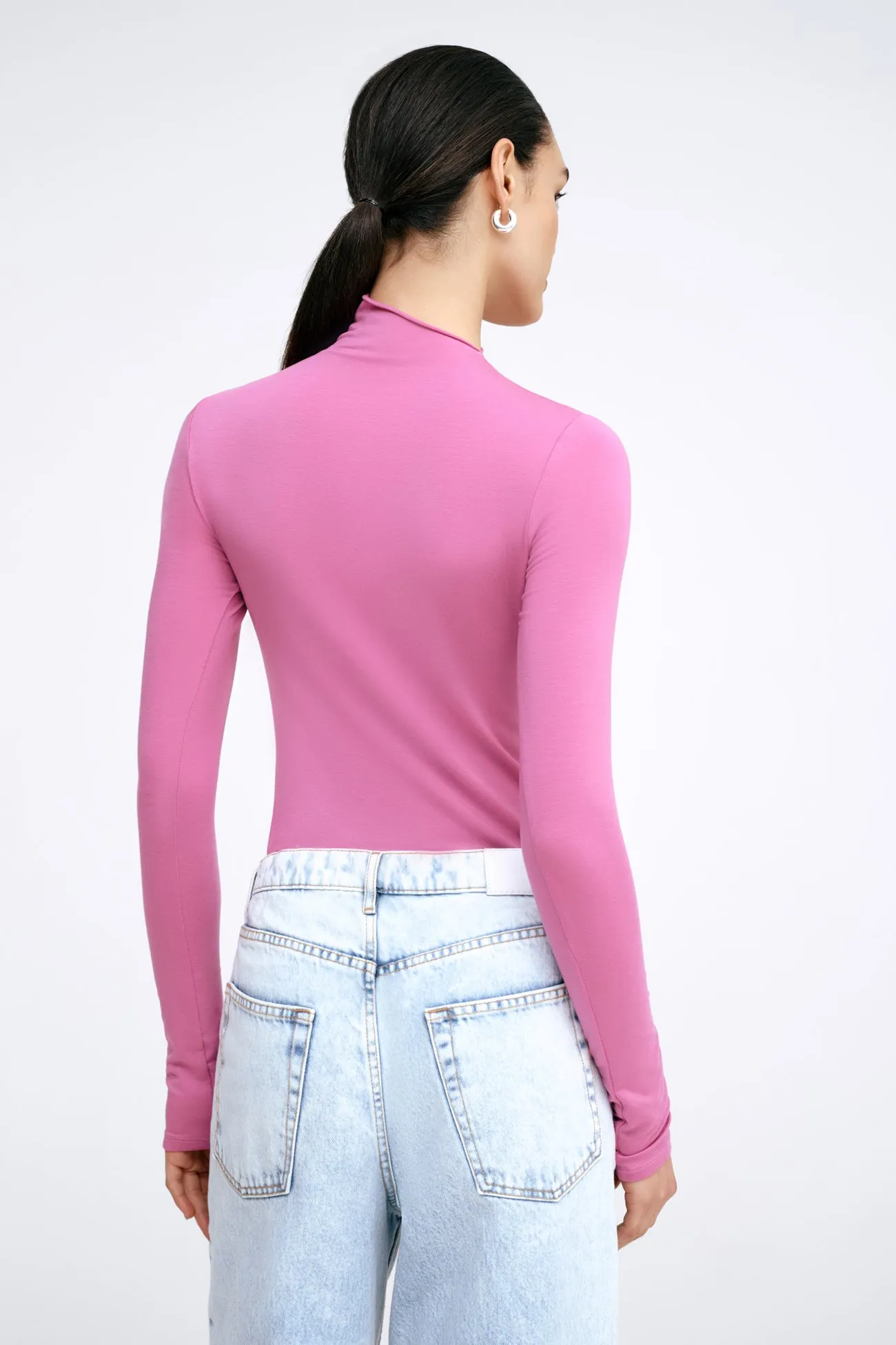 Sure, Id be happy to help optimize the title. To do that effectively, Id need a bit more information about the product itself, such as its features, materials, style, and intended use. Could you please provide more details about the Ilana Top?