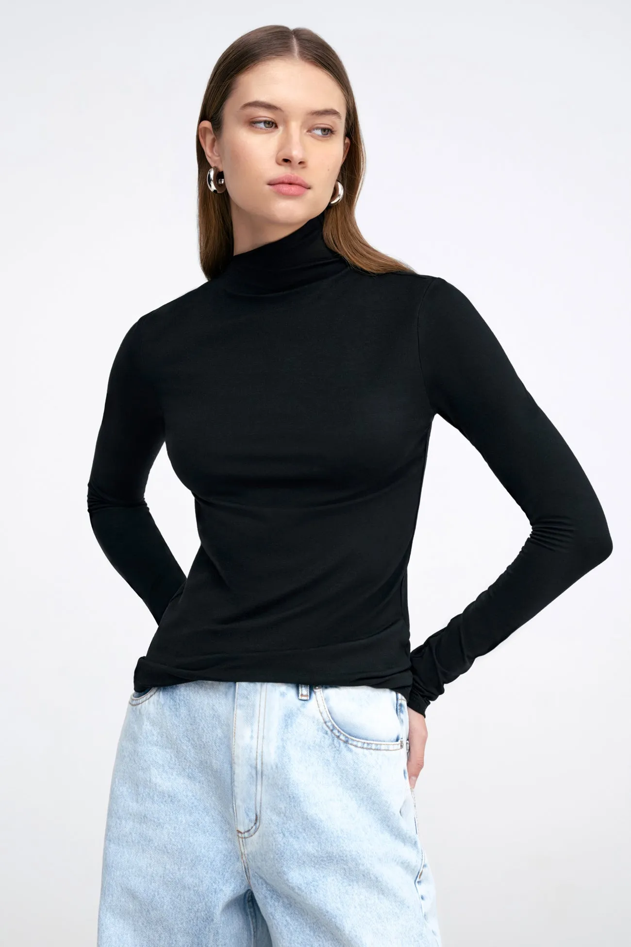 Sure, Id be happy to help optimize the title. To do that effectively, Id need a bit more information about the product itself, such as its features, materials, style, and intended use. Could you please provide more details about the Ilana Top?