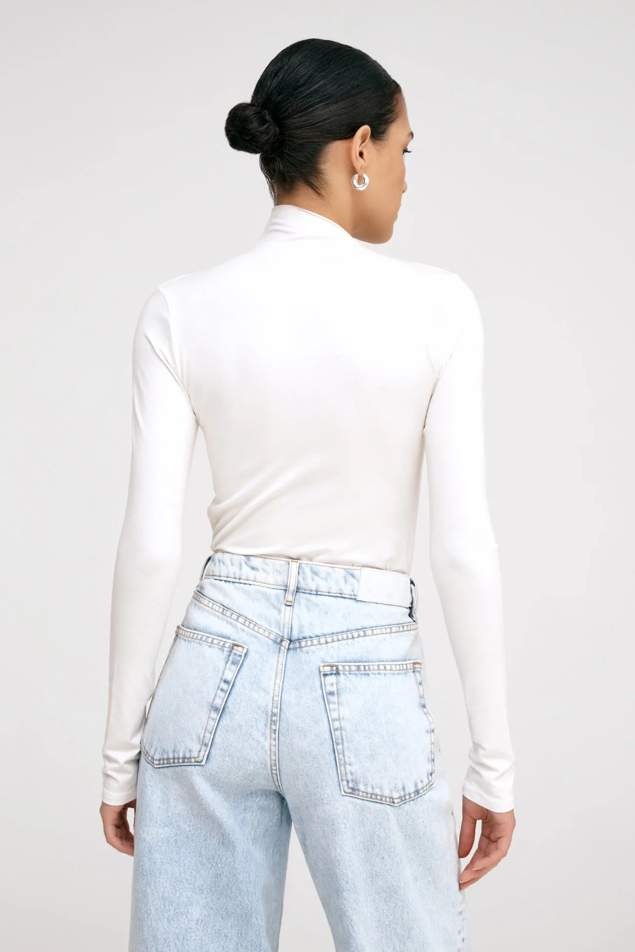 Sure, Id be happy to help optimize the title. To do that effectively, Id need a bit more information about the product itself, such as its features, materials, style, and intended use. Could you please provide more details about the Ilana Top?