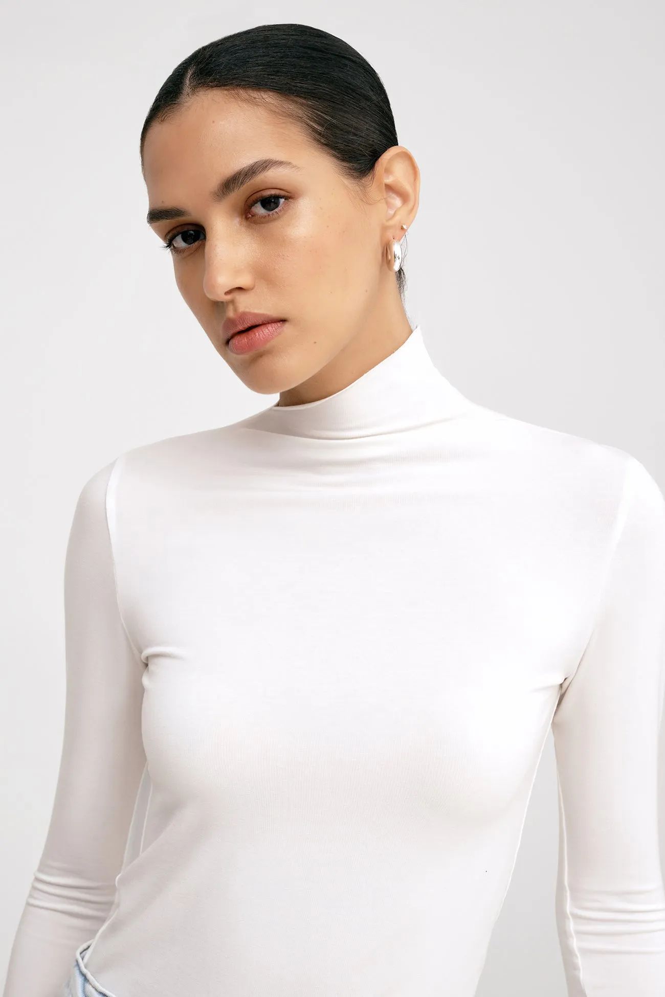 Sure, Id be happy to help optimize the title. To do that effectively, Id need a bit more information about the product itself, such as its features, materials, style, and intended use. Could you please provide more details about the Ilana Top?