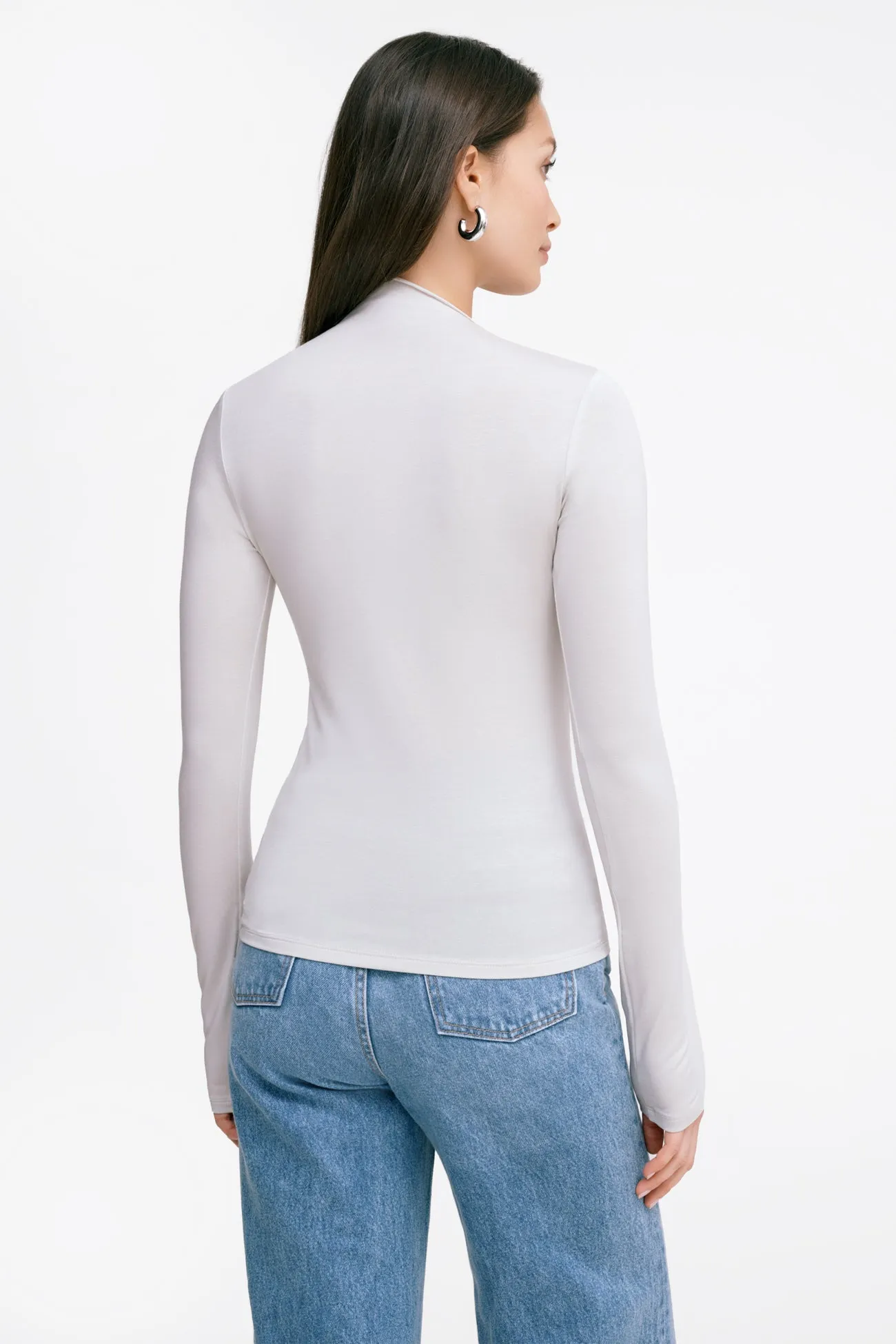 Sure, Id be happy to help optimize the title. To do that effectively, Id need a bit more information about the product itself, such as its features, materials, style, and intended use. Could you please provide more details about the Ilana Top?