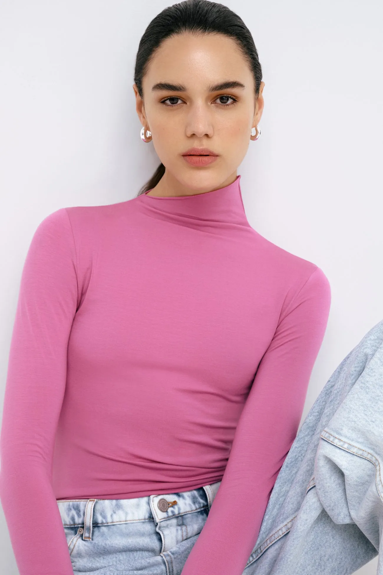 Sure, Id be happy to help optimize the title. To do that effectively, Id need a bit more information about the product itself, such as its features, materials, style, and intended use. Could you please provide more details about the Ilana Top?