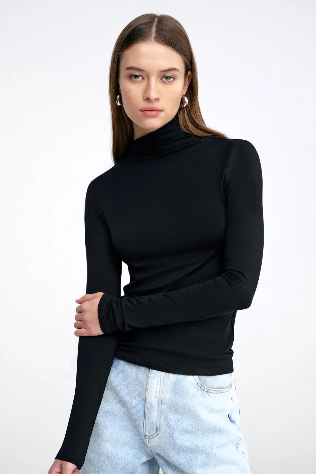 Sure, Id be happy to help optimize the title. To do that effectively, Id need a bit more information about the product itself, such as its features, materials, style, and intended use. Could you please provide more details about the Ilana Top?