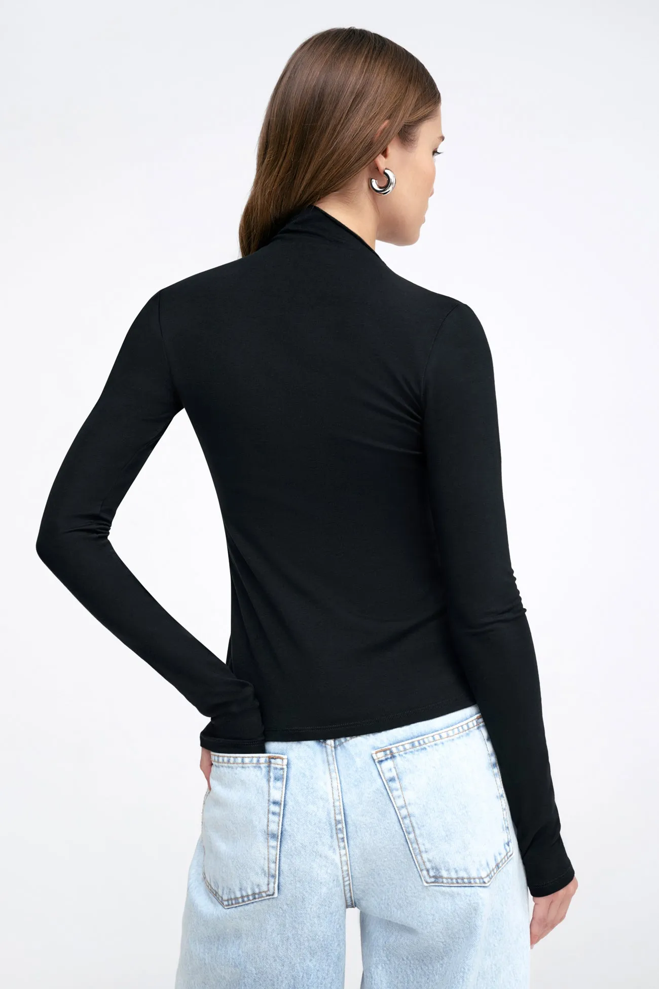 Sure, Id be happy to help optimize the title. To do that effectively, Id need a bit more information about the product itself, such as its features, materials, style, and intended use. Could you please provide more details about the Ilana Top?