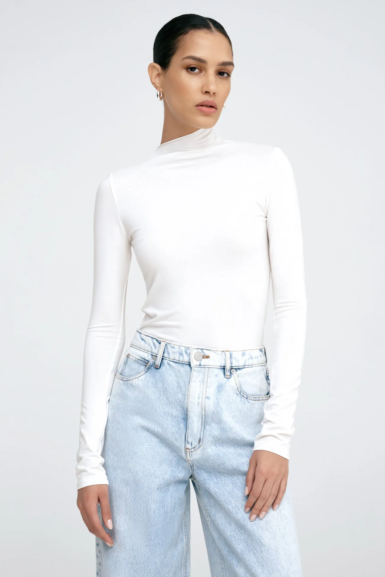 Sure, Id be happy to help optimize the title. To do that effectively, Id need a bit more information about the product itself, such as its features, materials, style, and intended use. Could you please provide more details about the Ilana Top?