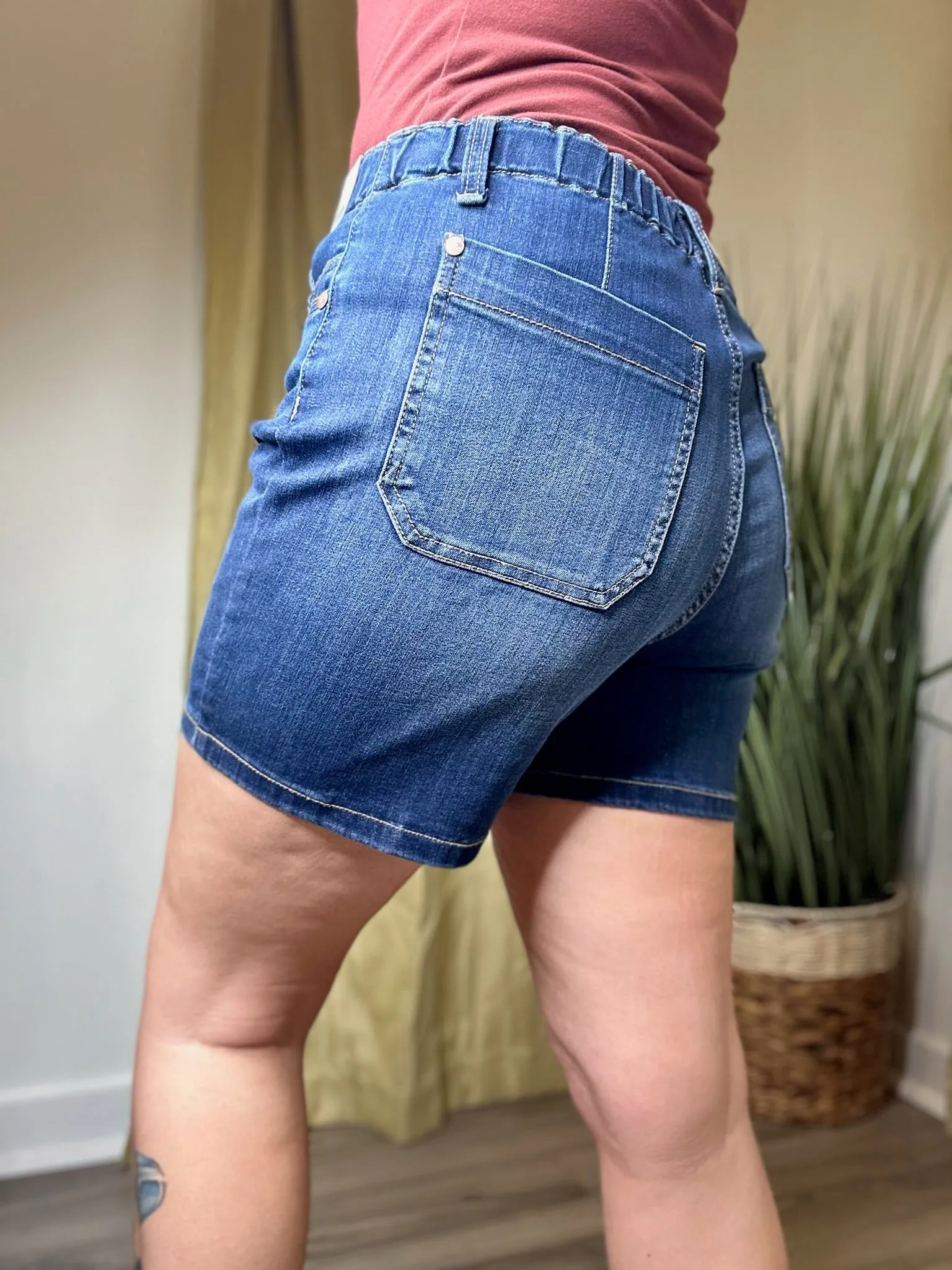 Judy Blue Elastic Mid Length Shorts